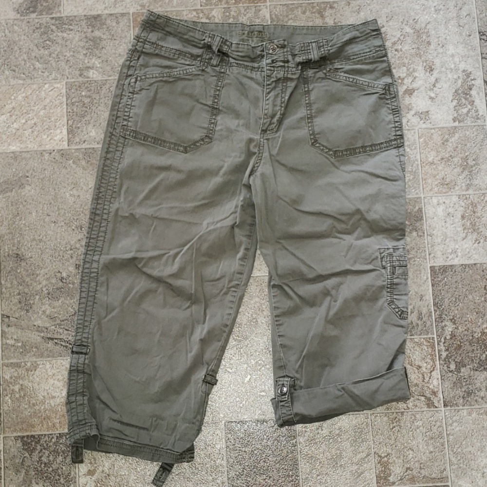 Capris 🌼  Somona 🌼 size 10 🌼 Olive green